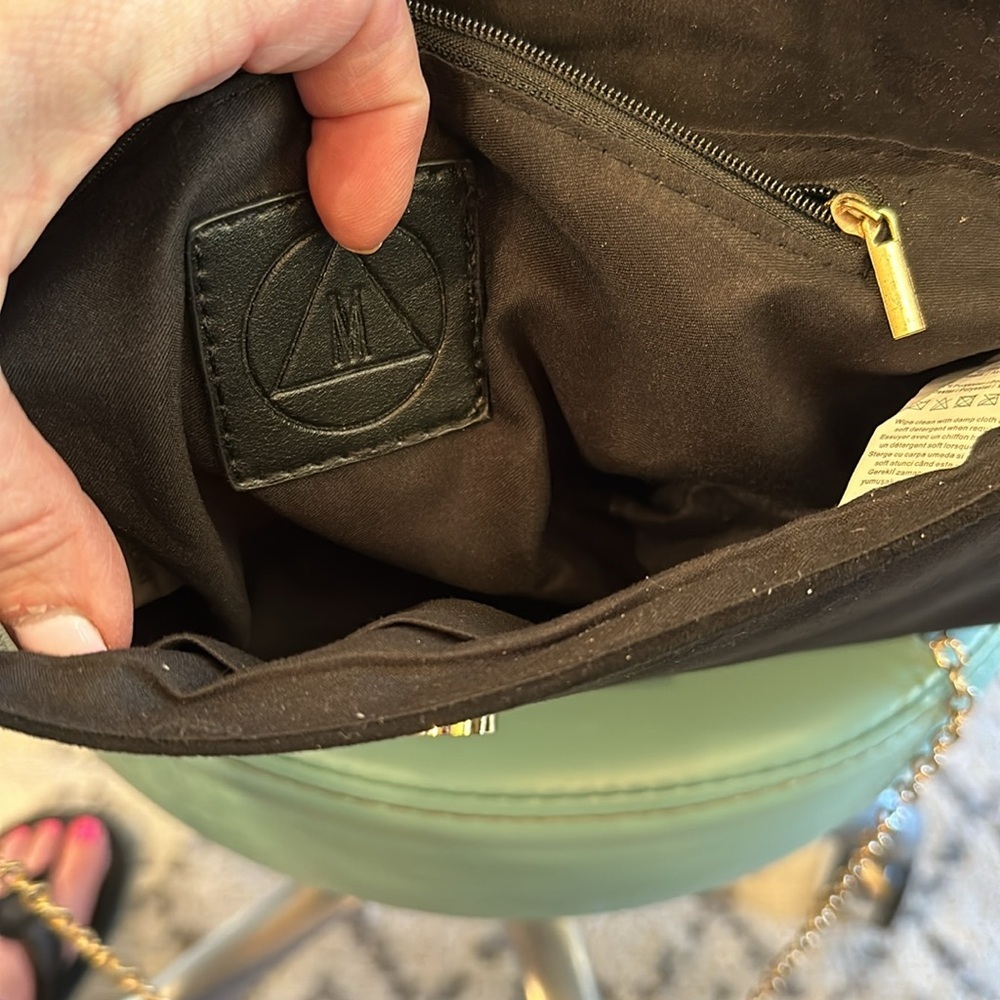 Misguided suede clutch or Crossbody with removable gold straps - Picture 4 of 6